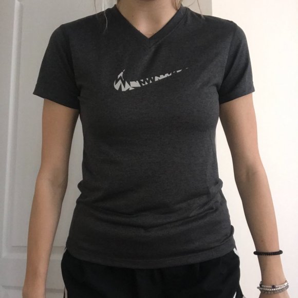 Nike Logo Dri-Fit Exercise Athletic Top (NWOT) - Picture 3 of 4